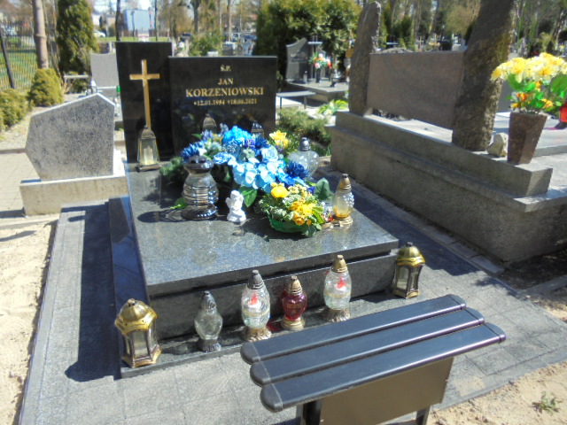 Grób Jan Korzeniowski