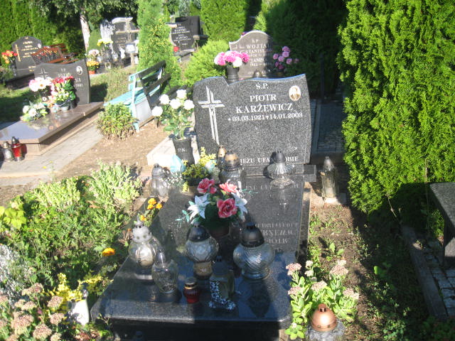 Grób Piotr Karżewicz