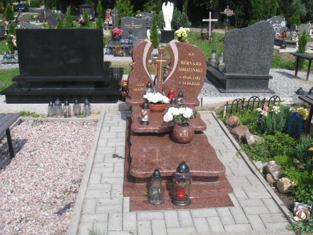 Grób Bernard Mroziński