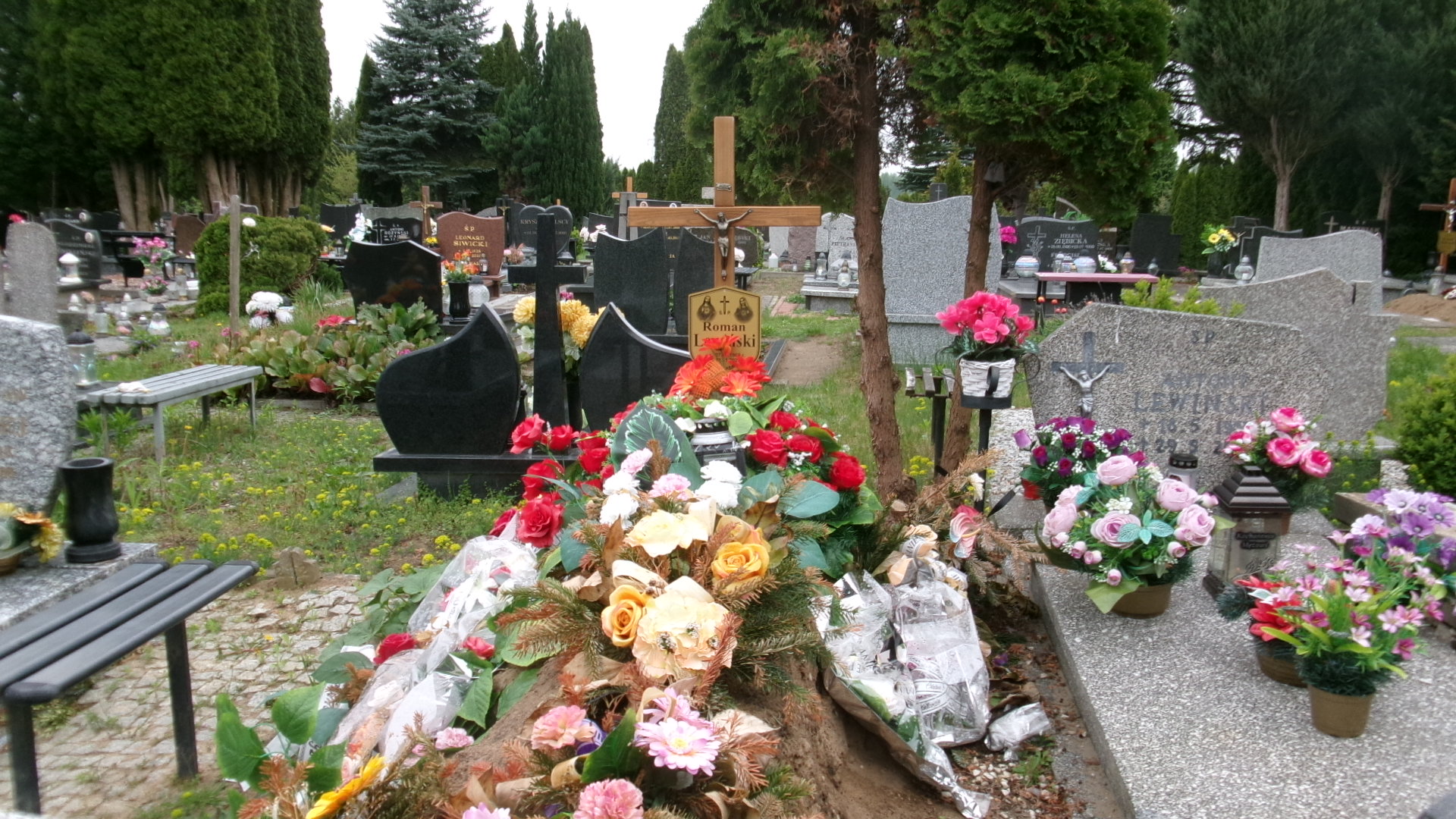 Grób Roman Lewiński