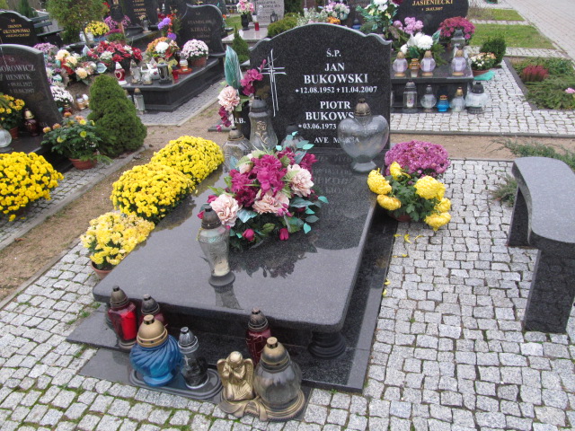 Grób Piotr Bukowski