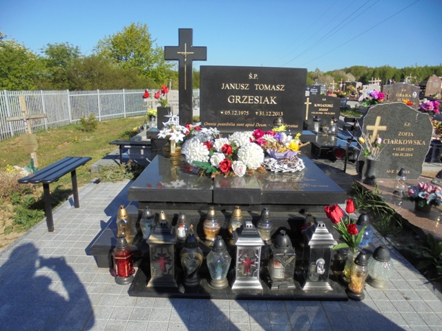 Janusz  Tomasz Grzesiak 1975 Elbląg - Grobonet - Wyszukiwarka osób pochowanych