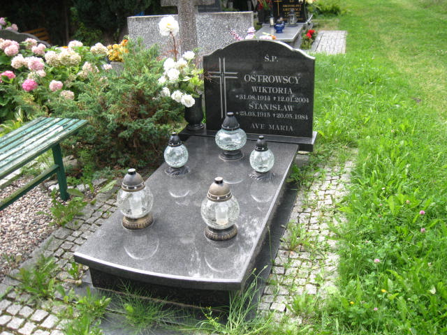 Grób Wiktoria Ostrowska
