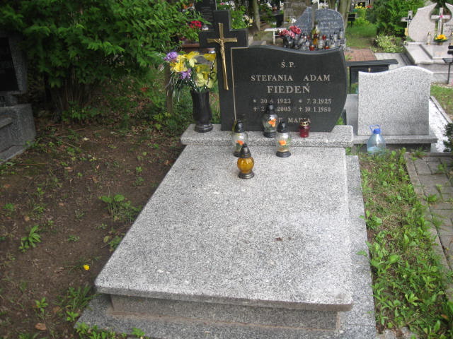 Grób Adam Fiedeń